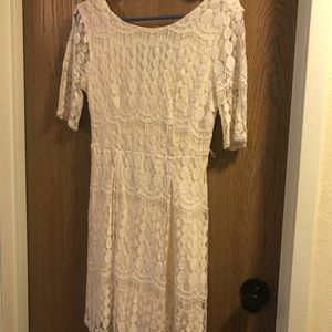 Cream/white 3/4 sleeve dress
